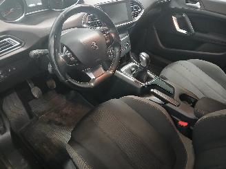 Peugeot 308 308 SW (L4/L9/LC/LJ/LR) Combi 5-drs 1.2 12V e-THP PureTech 110 (EB2DT(=
HNZ)) [81kW]  (03-2014/12-2021) picture 12