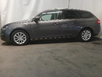 Peugeot 308 308 SW (L4/L9/LC/LJ/LR) Combi 5-drs 1.2 12V e-THP PureTech 110 (EB2DT(=
HNZ)) [81kW]  (03-2014/12-2021) picture 4