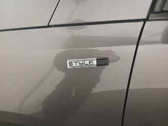 Peugeot 308 308 SW (L4/L9/LC/LJ/LR) Combi 5-drs 1.2 12V e-THP PureTech 110 (EB2DT(=
HNZ)) [81kW]  (03-2014/12-2021) picture 20