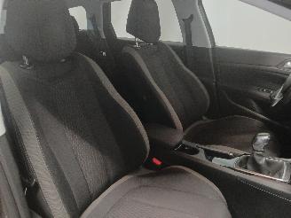 Peugeot 308 308 SW (L4/L9/LC/LJ/LR) Combi 5-drs 1.2 12V e-THP PureTech 110 (EB2DT(=
HNZ)) [81kW]  (03-2014/12-2021) picture 8