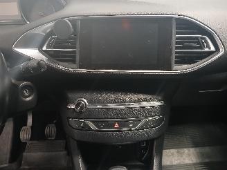 Peugeot 308 308 SW (L4/L9/LC/LJ/LR) Combi 5-drs 1.2 12V e-THP PureTech 110 (EB2DT(=
HNZ)) [81kW]  (03-2014/12-2021) picture 15