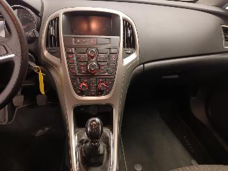 Opel Astra Astra J Sports Tourer (PD8/PE8/PF8) Combi 1.4 16V ecoFLEX (A14XER(Euro=
 5)) [74kW]  (10-2010/10-2015) picture 17