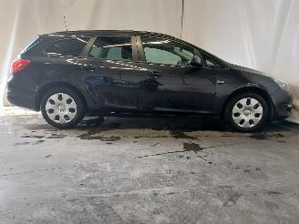 Opel Astra Astra J Sports Tourer (PD8/PE8/PF8) Combi 1.7 CDTi 16V (A17DTE(Euro 5)=
) [81kW]  (10-2010/10-2015) picture 7