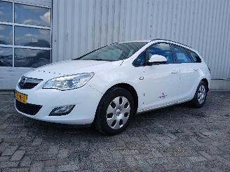 Opel Astra Astra J Sports Tourer (PD8/PE8/PF8) Combi 1.7 CDTi 16V (A17DTR(Euro 5)=
) [81kW]  (10-2010/10-2015) picture 3