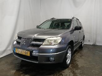 Unfallwagen Mitsubishi Outlander Outlander (CU) SUV 2.0 16V 4x2 (4G63(16V)) [100kW]  (05-2003/10-2006) 2007/6