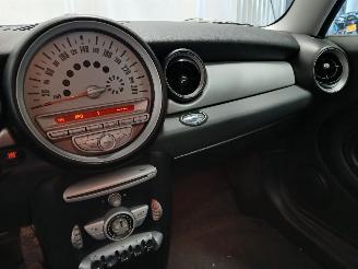 Mini Mini Mini (R56) Hatchback 1.4 16V One (N12-B14A) [55kW]  (03-2009/03-2010) picture 15
