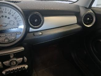 Mini Mini Mini (R56) Hatchback 1.6 16V Cooper (N12-B16A) [88kW]  (10-2006/02-201=
2) picture 15