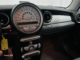 Mini Mini Mini (R56) Hatchback 1.6 16V Cooper (N12-B16A) [88kW]  (10-2006/02-201=
2) picture 17