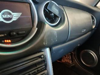 Mini Mini Mini Cooper S (R53) Hatchback 1.6 16V (W11-B16A) [120kW]  (03-2002/09-=
2006) picture 20