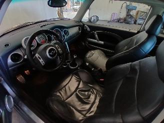 Mini Mini Mini Cooper S (R53) Hatchback 1.6 16V (W11-B16A) [120kW]  (03-2002/09-=
2006) picture 13