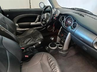 Mini Mini Mini Cooper S (R53) Hatchback 1.6 16V (W11-B16A) [120kW]  (03-2002/09-=
2006) picture 9