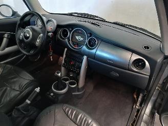 Mini Mini Mini Cooper S (R53) Hatchback 1.6 16V (W11-B16A) [120kW]  (03-2002/09-=
2006) picture 8