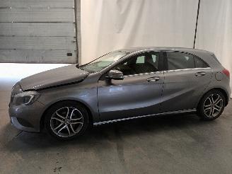 Mercedes A-klasse A (W176) Hatchback 1.6 A-180 16V (M270.910) [90kW]  (09-2012/05-2018) picture 4