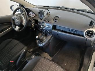 Mazda 2 2 (DE) Hatchback 1.4 CDVi 16V (Y4) [50kW]  (01-2008/11-2010) picture 7