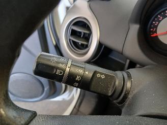 Mazda 2 2 (DE) Hatchback 1.4 CDVi 16V (Y4) [50kW]  (01-2008/11-2010) picture 12