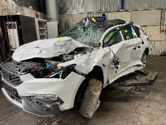 demontáž osobní automobily Seat Leon Leon (KLB) Hatchback 5-drs 1.4 TSI e-HYBRID 204 16V (DGEA) [150kW]  (0=
9-2020/...) 2020/12