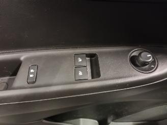 Opel Karl Karl Hatchback 5-drs 1.0 12V (B10XE(Euro 6)) [55kW]  (01-2015/03-2019)= picture 12