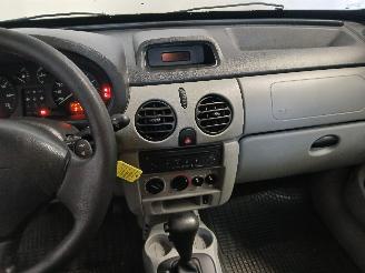 Renault Kangoo Kangoo (KC) MPV 1.6 16V (K4M-732) [70kW]  (06-2001/01-2008) picture 18