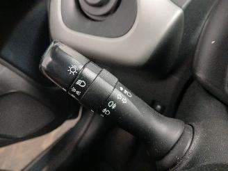 Peugeot 108 108 Hatchback 1.0 12V (1KRFE(CFB)) [51kW]  (05-2014/...) picture 14