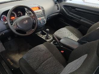 Kia Cee d Cee'd Sporty Wagon (EDF) Combi 1.4 16V (G4FA) [80kW]  (09-2007/12-2012=
) picture 11