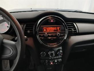 Mini Mini Mini (F56) Hatchback 3-drs 1.5 12V One D (B37C15A) [70kW]  (03-2014/..=
=2E) picture 19