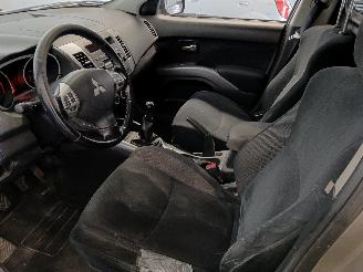 Mitsubishi Outlander Outlander (CW) SUV 2.4 16V Mivec 4x2 (4B12) [125kW]  (11-2006/11-2012)= picture 15