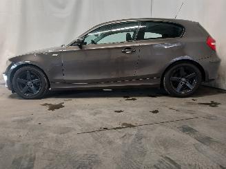 BMW 1-serie 1 serie (E81) Hatchback 3-drs 116i 1.6 16V (N43-B16A) [90kW]  (03-2007=
/12-2011) picture 4