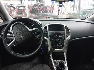 Opel Astra Astra J Sports Tourer (PD8/PE8/PF8) Combi 1.4 Turbo 16V (A14NEL/B14NEL=
) [88kW]  (10-2010/04-2016) picture 5