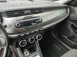 Alfa Romeo Giulietta Giulietta (940) Hatchback 1.4 TB 16V (940.B.7000) [88kW]  (04-2010/12-=
2020) picture 18