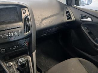 Ford Focus Focus 3 Wagon Combi 1.0 Ti-VCT EcoBoost 12V 100 (M2DC) [74kW]  (02-201=
2/05-2018) picture 18