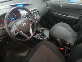 Hyundai I-20 i20 Hatchback 1.2i 16V (G4LA) [63kW]  (03-2012/12-2015) picture 11
