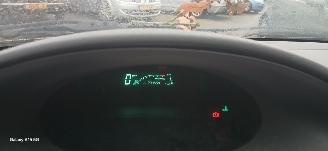 Toyota Yaris Yaris (P1) Hatchback 1.3 16V VVT-i (2SZFE) [64kW]  (04-2002/09-2005) picture 2