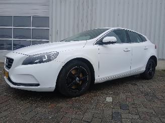 Volvo V-40 V40 (MV) Hatchback 5-drs 2.0 D4 16V (D4204T14) [140kW]  (05-2014/08-20=
19) picture 3