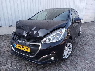 damaged passenger cars Peugeot 208 208 I (CA/CC/CK/CL) Hatchback 1.2 Vti 12V PureTech 82 (EB2F(HMZ)) [60k=
W]  (03-2012/12-2019) 2018/2