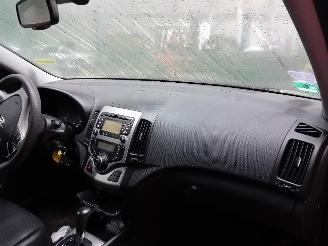 Hyundai I-30 i30 Crosswagon (WWH) Combi 1.6 CVVT 16V (G4FC-G) [93kW]  (02-2008/06-2=
012) picture 5