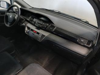 Honda Fr-v FR-V (BE) MPV 1.7 16V (D17A2) [92kW]  (02-2005/12-2006) picture 8