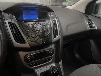 Ford Focus Focus 3 Hatchback 1.0 Ti-VCT EcoBoost 12V 100 (M2DA(Euro 5)) [74kW]  (=
02-2012/05-2018) picture 16