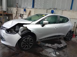 disassembly passenger cars Renault Clio Clio IV (5R) Hatchback 5-drs 0.9 Energy TCE 90 12V (H4B-408(H4B-B4)) [=
66kW]  (11-2012/08-2021) 2016/6