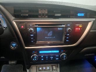 Toyota Auris Auris (E18) Hatchback 5-drs 1.8 16V Hybrid (2ZRFXE) [100kW]  (10-2012/=
03-2019) picture 16