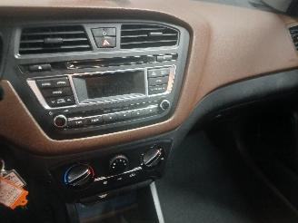 Hyundai I-20 i20 (GBB) Hatchback 1.2i 16V (G4LA) [62kW]  (11-2014/08-2020) picture 16