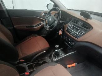 Hyundai I-20 i20 (GBB) Hatchback 1.2i 16V (G4LA) [62kW]  (11-2014/08-2020) picture 9