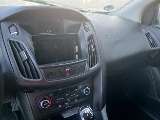 Ford Focus Focus 3 Wagon Combi 1.0 Ti-VCT EcoBoost 12V 125 (M1DD) [92kW]  (02-201=
2/05-2018) picture 16