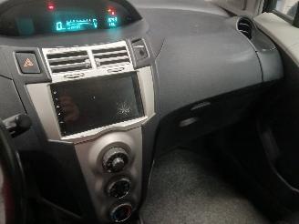 Toyota Yaris Yaris II (P9) Hatchback 1.3 16V VVT-i (2SZFE) [64kW]  (08-2005/11-2010=
) picture 16