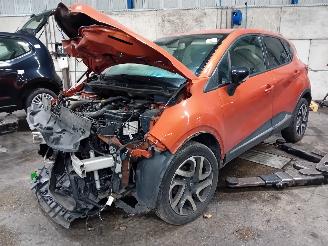 demontáž osobní automobily Renault Captur Captur (2R) SUV 0.9 Energy TCE 12V (H4B-408(H4B-B4)) [66kW]  (06-2013/=
=2E..) 2015/7