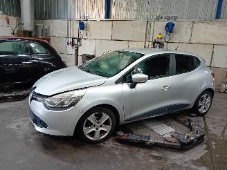 Vrakbiler auto Renault Clio Clio IV (5R) Hatchback 5-drs 0.9 Energy TCE 90 12V (H4B-400(H4B-A4)) [=
66kW]  (11-2012/08-2021) 2013/6