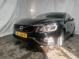 Unfallwagen Volvo V-60 V60 I (FW/GW) Combi 2.0 D4 16V (D4204T5(Euro 6)) [133kW]  (10-2013/12-=
2015) 2015/9