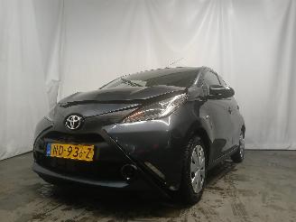 Voiture accidenté Toyota Aygo Aygo (B40) Hatchback 1.0 12V VVT-i (1KR-FE) [51kW]  (05-2014/06-2018) 2017/1