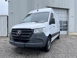 damaged passenger cars Mercedes 1750 eSprinter 3,5t (907.6/910.6) Van 314 (780.681) [100kW]  (11-2023/...) 2021/10