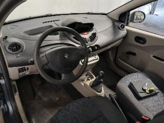 Renault Twingo Twingo II (CN) Hatchback 3-drs 1.2 (D7F-800(Euro 4)) [43kW]  (03-2007/=
09-2014) picture 9