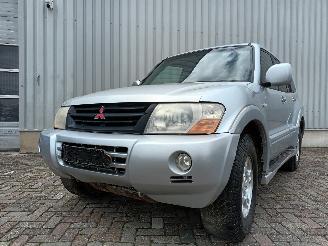 Damaged car Mitsubishi Pajero Pajero Hardtop (V6/7) Terreinwagen 3.2 DI-D 16V (4M41) [118kW]  (04-20=
00/12-2006) 2004/4